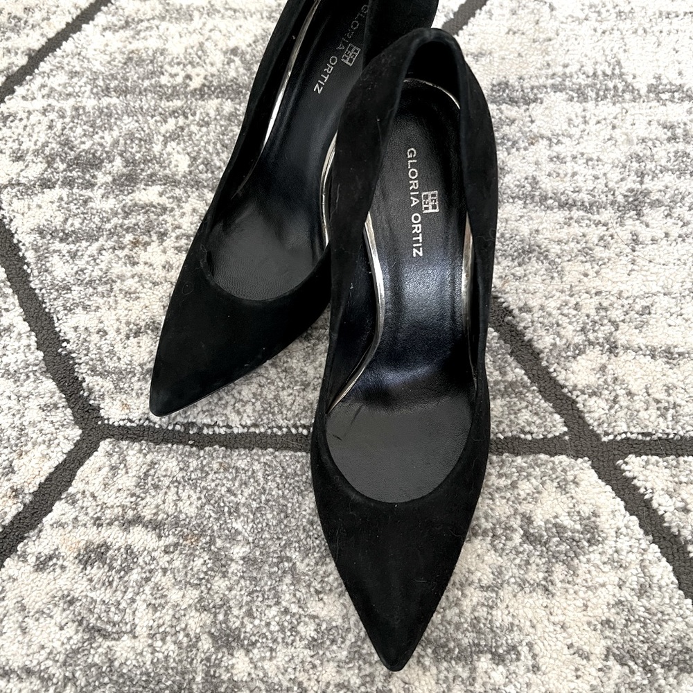 Gloria Ortiz suede point toe pumps